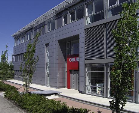 Unser Haus mit einer Schafherde